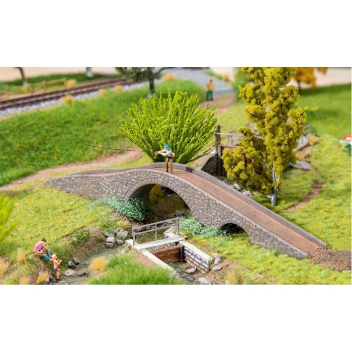 120526 Zweifussgängerbrücke H0 1:87