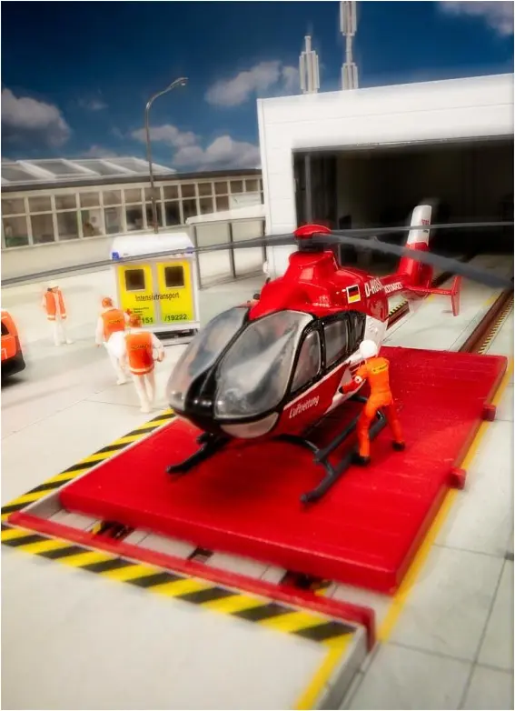 131020 Hubschrauber EC135 Luftrettung H0 1:87 – Bild 2