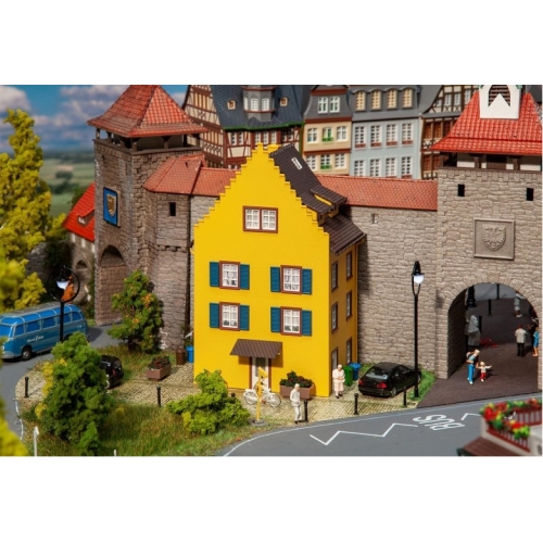 130709 Reihenhaus Kleinstadt H0 1:87