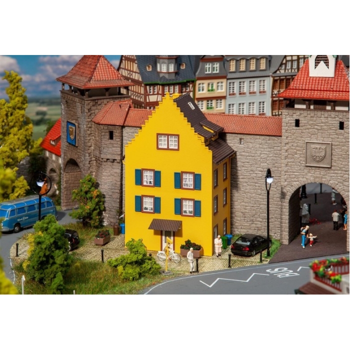 130709 Reihenhaus Kleinstadt H0 1:87