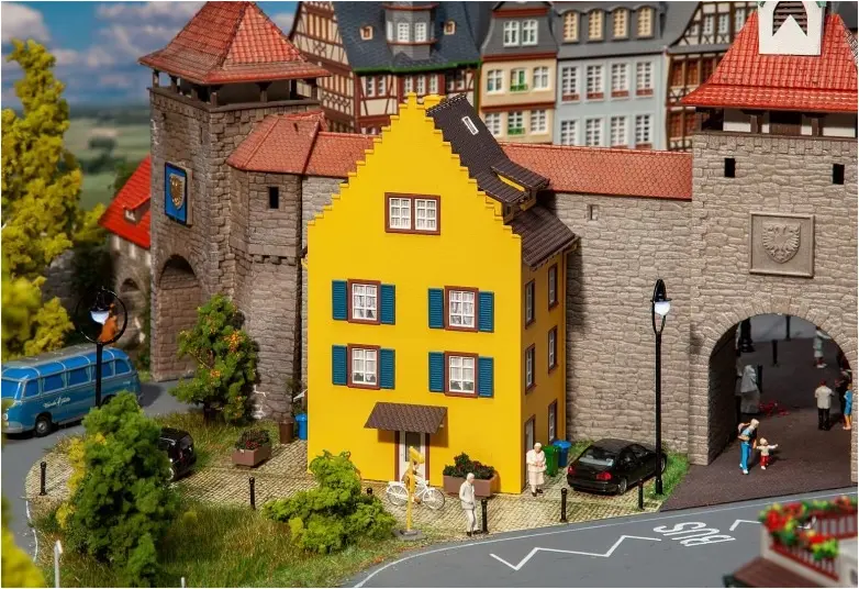 130709 Reihenhaus Kleinstadt H0 1:87