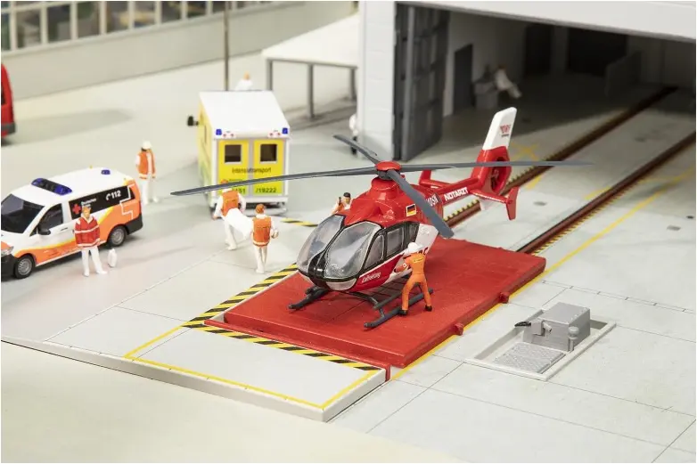 131020 Hubschrauber EC135 Luftrettung H0 1:87