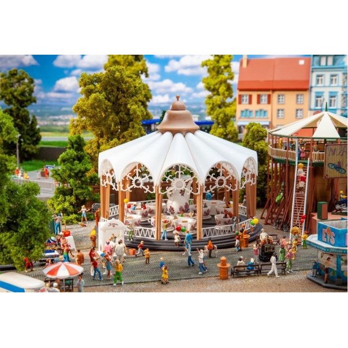 140335 Karussel Kaffeetassen Heiderosen  H0 1:87