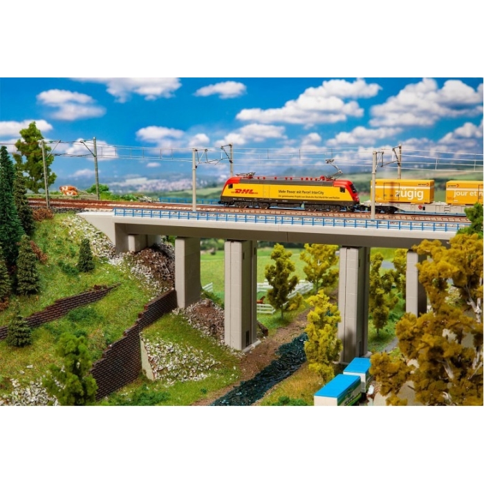 222571 Betonbrücke  N / 1:160