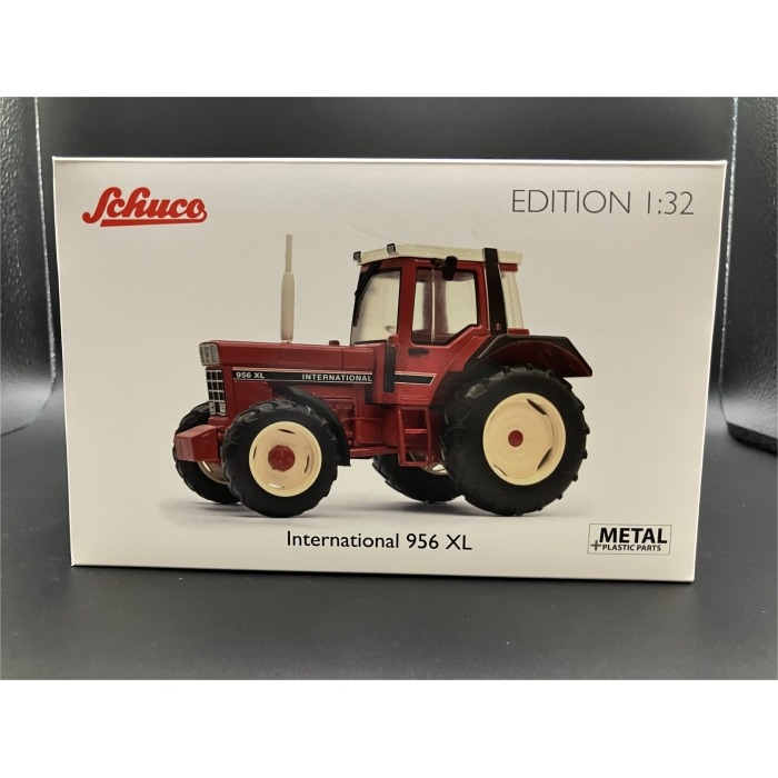 4507878000 International 956 XL 1:32