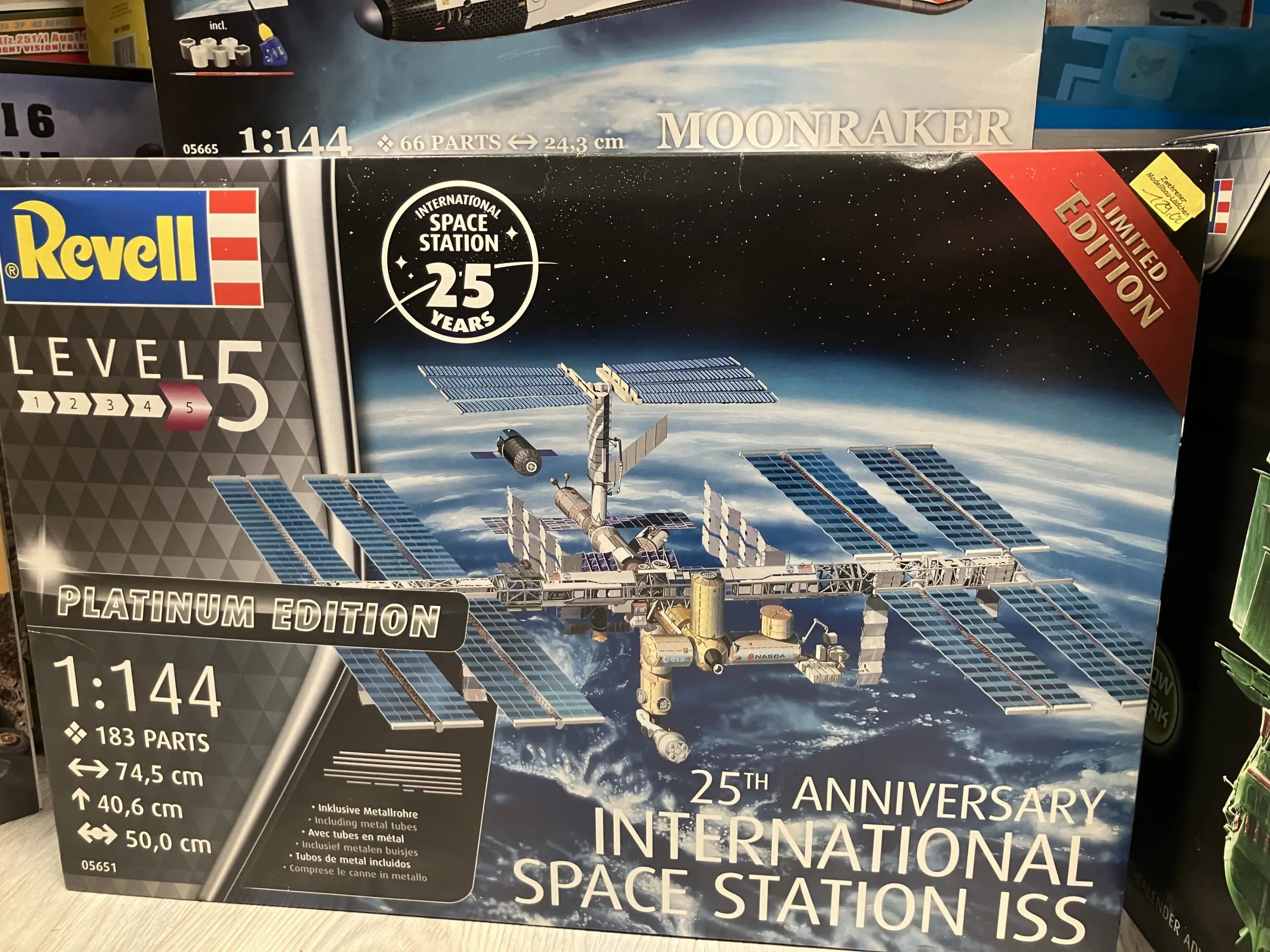 05651 International Space Station ISS 1:144