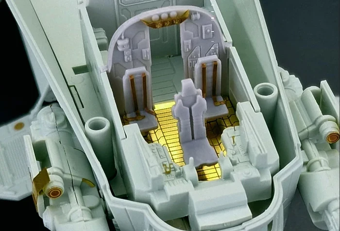 06788 The Mandalorian: Razor Crest "Platinum Edition" 1:72 – Bild 3